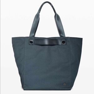 all avenues tote lululemon 19L